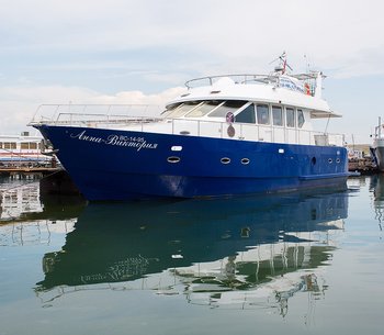 Моторная яхта "Анна-Виктория"